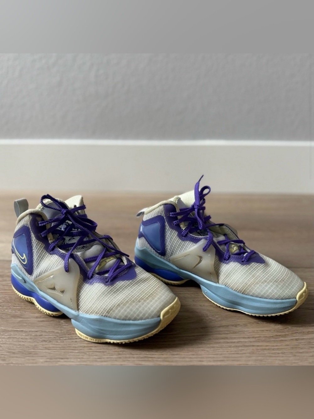 Nike LeBron XIX Easter 2.5Y Kids Basketball Sneakers Purple Blue DD0421-412